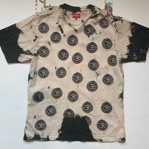 SUPREME t-shirt with om insignia (FW18 collection)